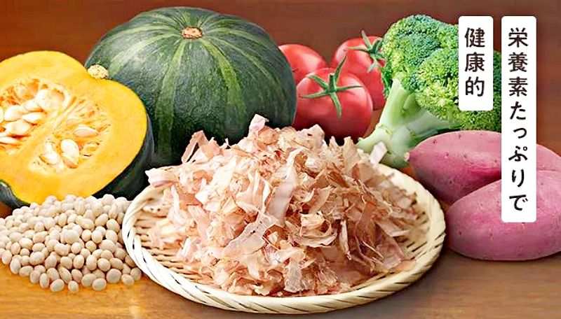 ドッグフードの原材料となる、かつお節やかぼちゃ、さつまいもなどの栄養豊富な食材イメージ画像